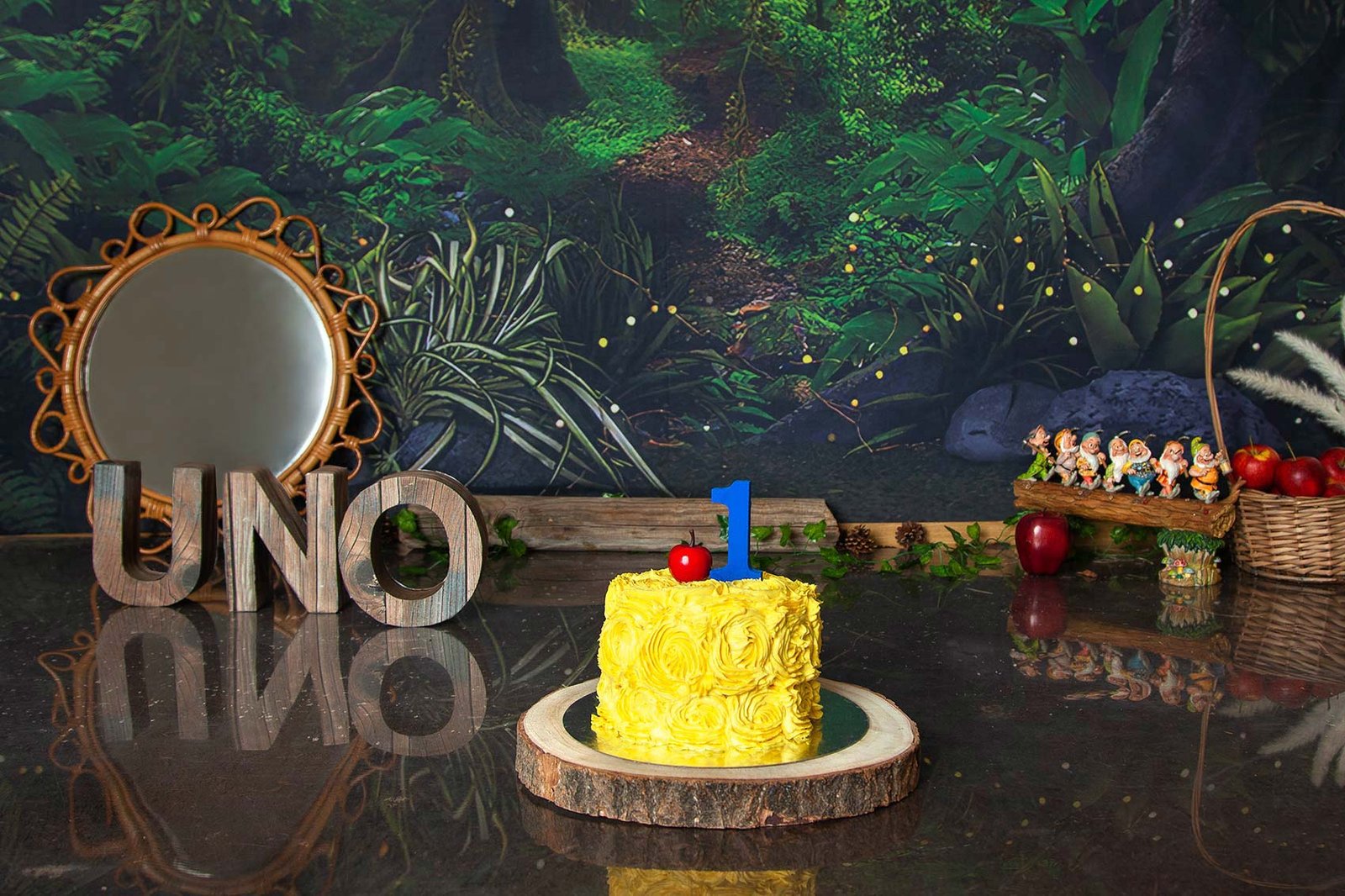 escenario-smashcake-cumpleaños-fotografa-sophia-arenas-madrid-ilussion-estudio-comer-tarta-blancanieves-amarilla-naturaleza