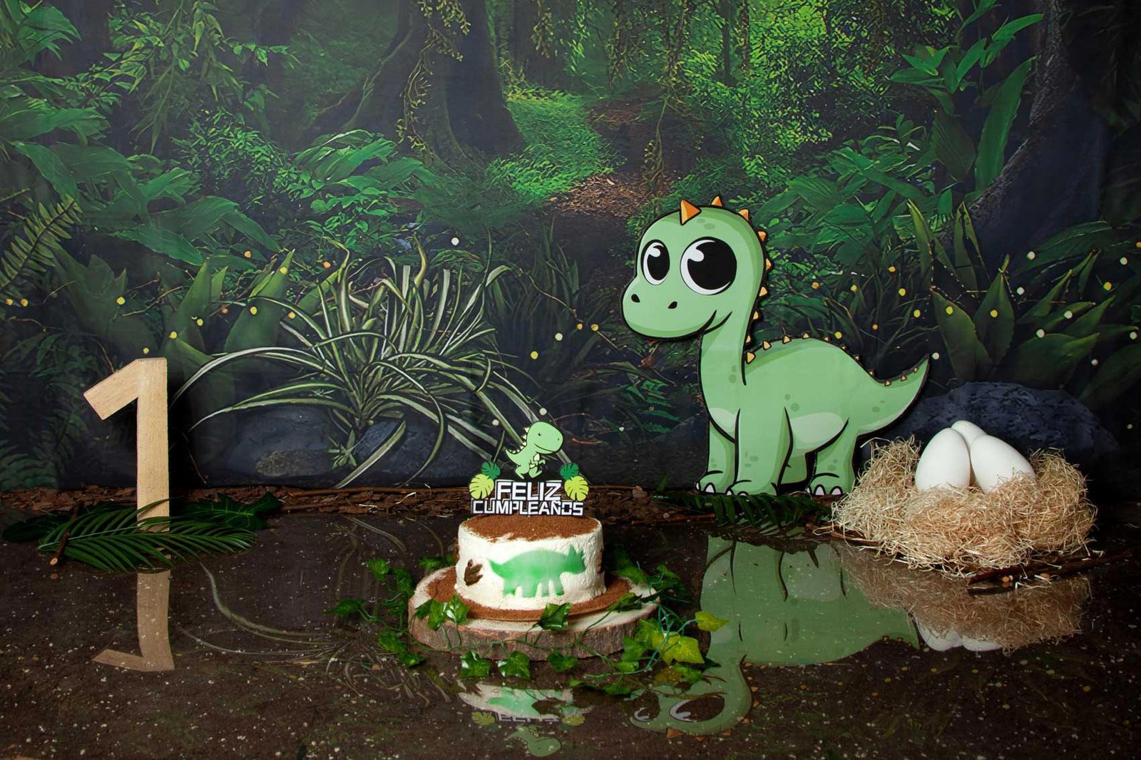 escenario-smashcake-cumpleaños-fotografa-sophia-arenas-madrid-ilussion-estudio-decorado-dinosaurio-jurassic-park
