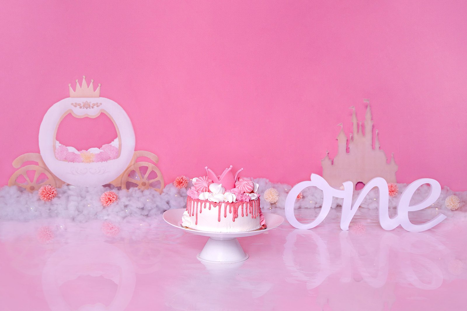 escenario-smashcake-cumpleaños-fotografa-sophia-arenas-madrid-ilussion-estudio-decorado-princesas-rosa-carruaje-disney