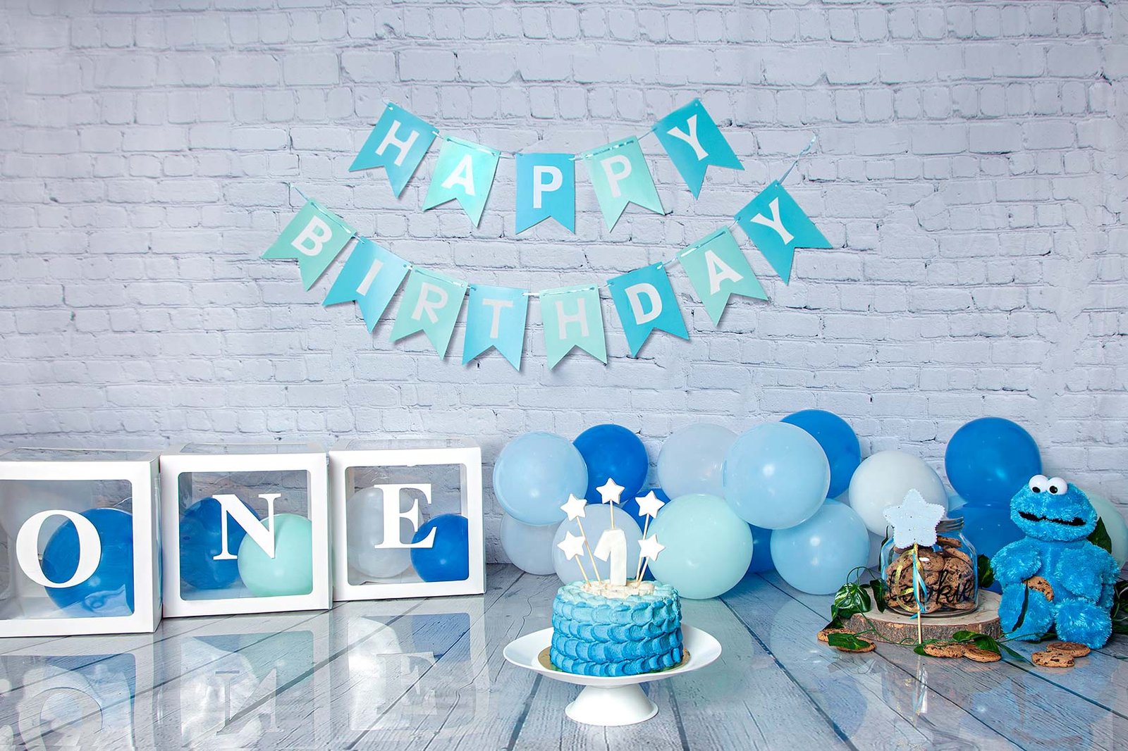 escenario-smashcake-cumpleaños-fotografa-sophia-arenas-madrid-ilussion-estudio-niño-decorado-monstro-galletas-azul-claro