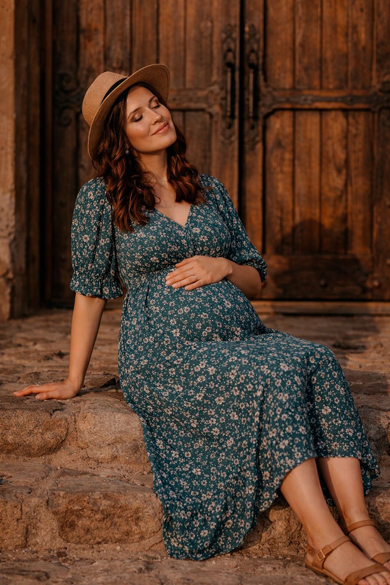 sesion_fotos_embarazo_madrid_toledo_exterior_sophia_arenas_mujer_maternidad_mujer_vestido_gorro