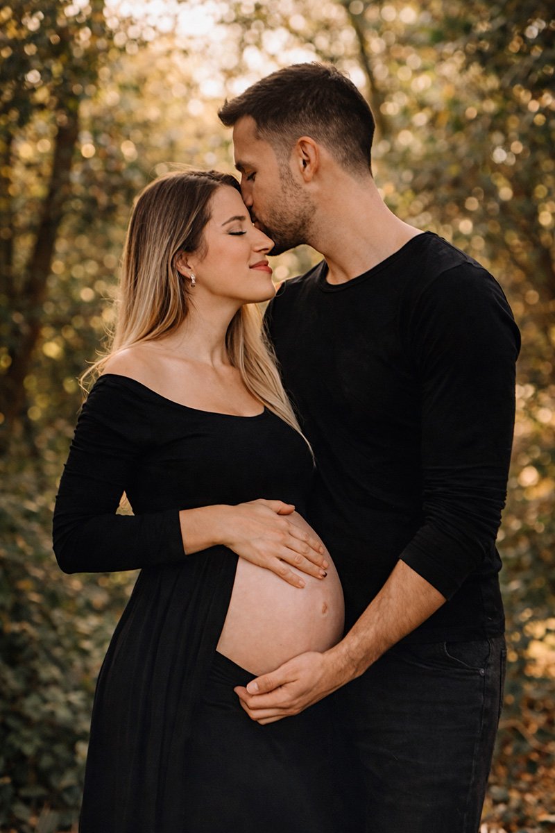 sesion_fotos_embarazo_madrid_toledo_exterior_sophia_arenas_mujer_maternidad_mujer_vestido_negro